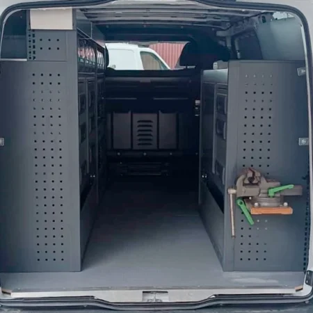 Fotografía de furgon taller con herramientas