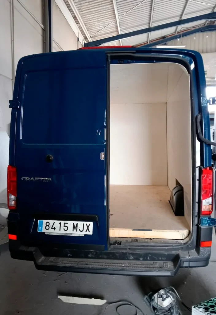 Interior y puerta del equipo isotermo 2