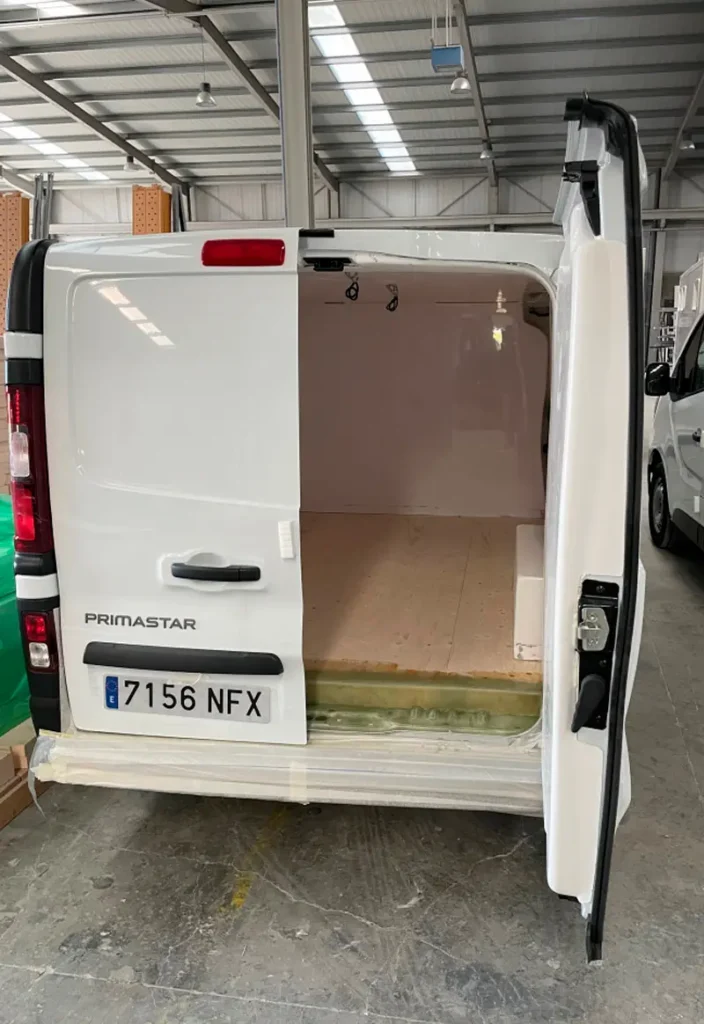 Interior y puerta del equipo isotermo