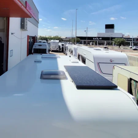 Placa solar instalada en autocaravana