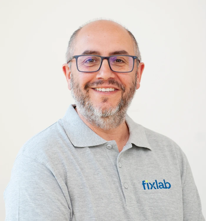 Carlos Quintana, - Gerente de Fixlab