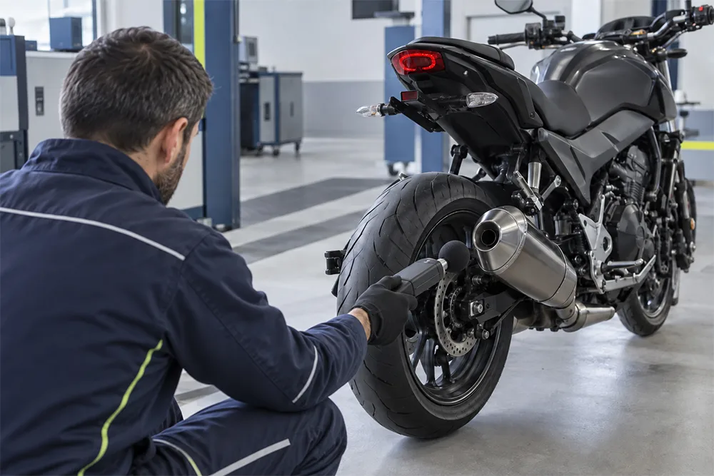 Comprobación acústica del escape de una motocicleta